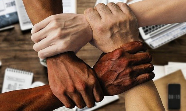 Văn hóa ứng xử sẽ là cẩm nang để làm việc cùng nhau (Ảnh Pixabay).